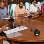 ഗുരുവായൂര് ക്ഷേത്രദര്ശനം കഴിഞ്ഞ് മടങ്ങുമ്പോള് ലോറിയുമായി കൂട്ടിയിടിച്ചു, നാല് പേര് ഗുരുതരാവസ്ഥയില്