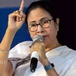 കാര് ഓടിക്കാന് പിതാവ് നല്കിയില്ല ; പെട്രോളൊഴിച്ച് കാര് കത്തിച്ച് മകന്